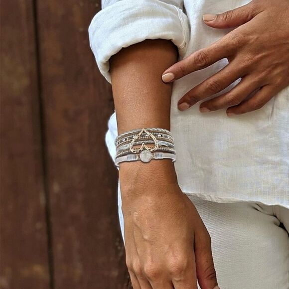 Silver Bohemian Heart Rhinestone Magnetic Buckle Bracelet - Picture 2 of 4